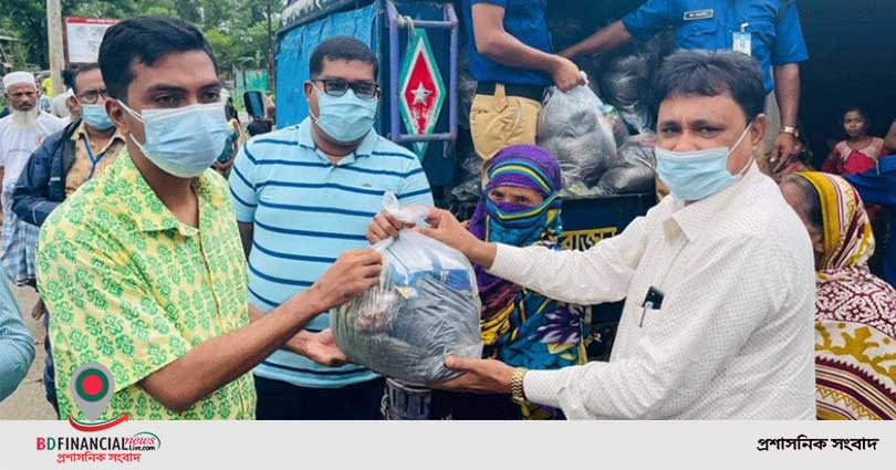 কক্সবাজারের টেকনাফে পানিবন্দি ৪২৫০ পরিবারকে প্রধামন্ত্রীর ত্রাণ সহায়তা